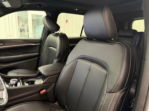 New 2026 Jeep Grand Cherokee Limited w/ Limited Altitude Package AWD/4WD image 20