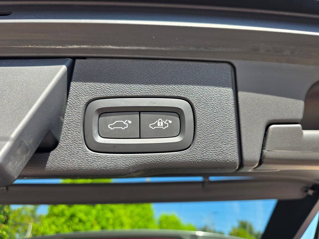 Used 2018 Volvo XC60 T6 Momentum w/ Convenience Package AWD/4WD image 48