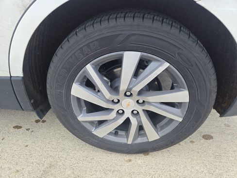 Used 2023 Chevrolet Equinox Premier image 11