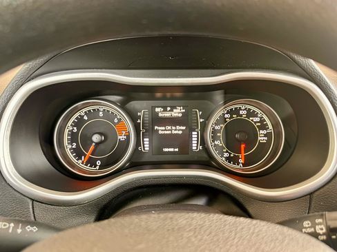 Used 2018 Jeep Cherokee Latitude w/ Mobile Office Group AWD/4WD image 33
