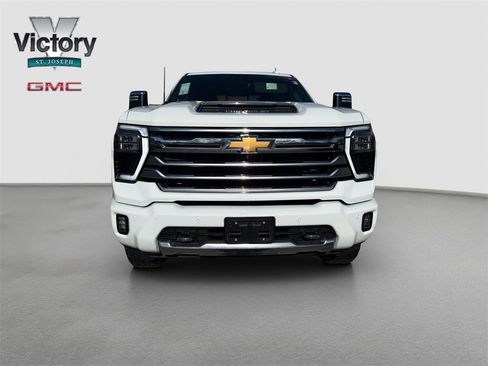 Used 2024 Chevrolet Silverado 3500 High Country w/ High Country Premium Package image 3