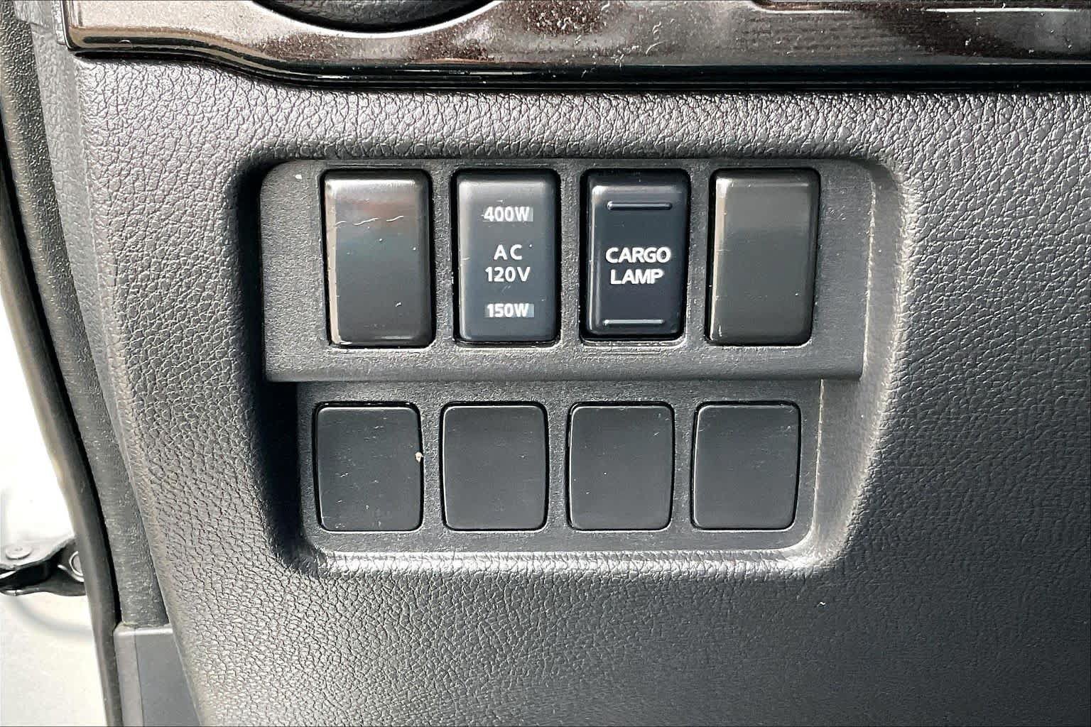 Used 2018 Nissan Titan SV w/ SV Convenience Package AWD/4WD image 14