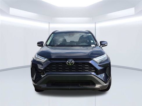 Used 2022 Toyota RAV4 XLE FWD image 6