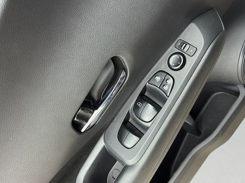 Used 2021 Nissan Kicks SV FWD image 21