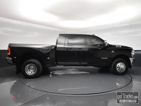 Used 2024 RAM 3500 Laramie w/ Towing Technology Group AWD/4WD image 50