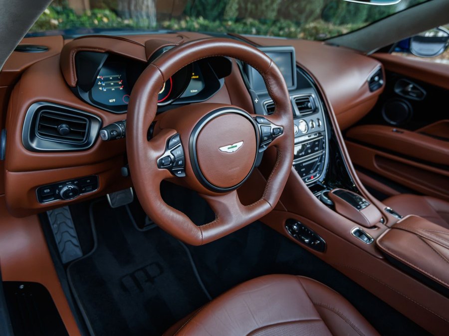 Used 2020 Aston Martin DBS Superleggera Volante RWD image 16
