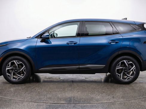 Used 2025 Kia Sportage LX image 5