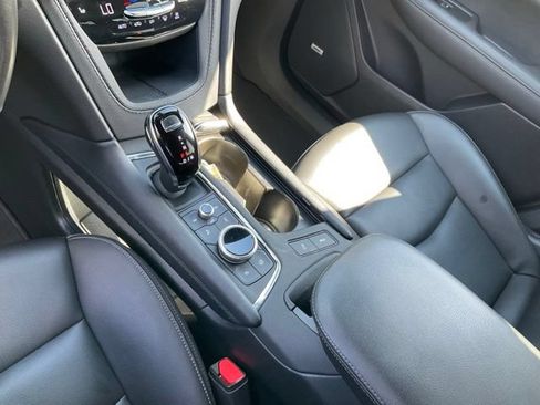 Used 2024 Cadillac XT6 Luxury FWD image 16