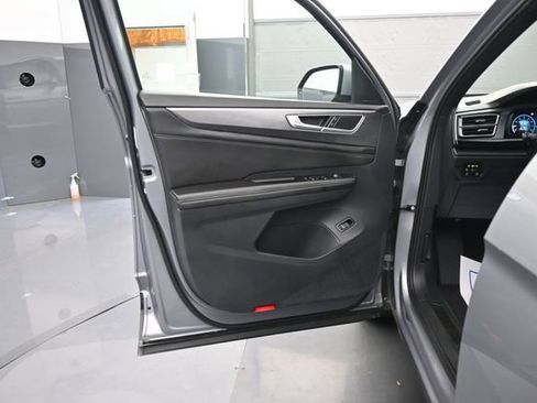 Used 2024 Volkswagen Atlas Cross Sport SE FWD image 11