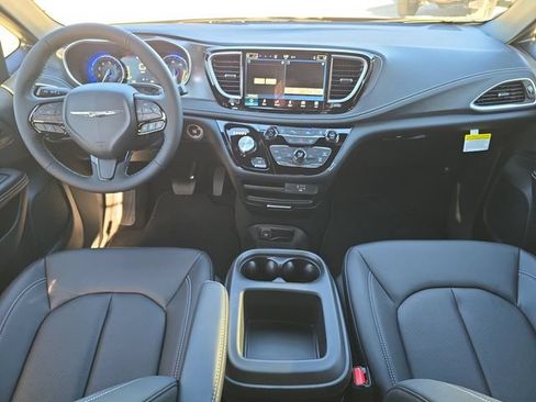 New 2026 Chrysler Pacifica Select w/ S Appearance Package FWD image 9