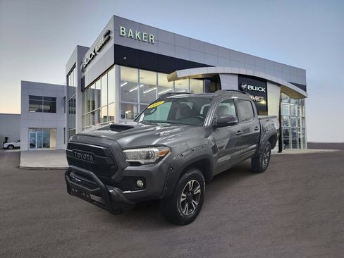 Used 2017 Toyota Tacoma TRD Sport AWD/4WD image 1