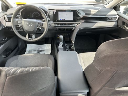 Used 2025 Toyota Camry LE FWD image 19
