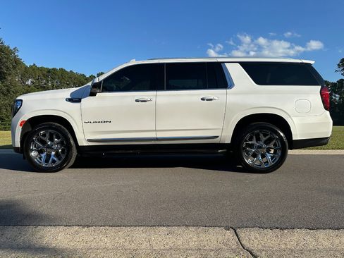 Used 2024 GMC Yukon XL SLT w/ SLT Luxury Package image 8