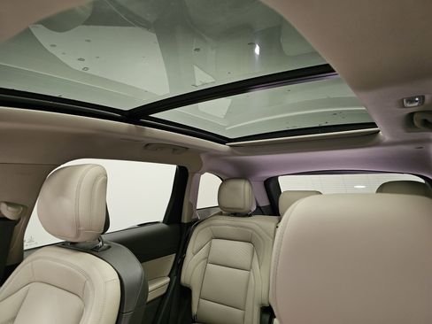 Used 2024 Lincoln Nautilus Premier w/ Equipment Group 102A image 10