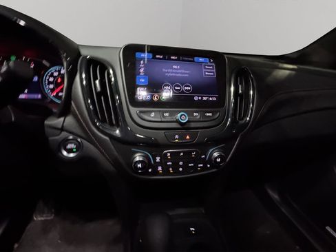 Used 2022 Chevrolet Equinox RS w/ RS Leather Package image 32