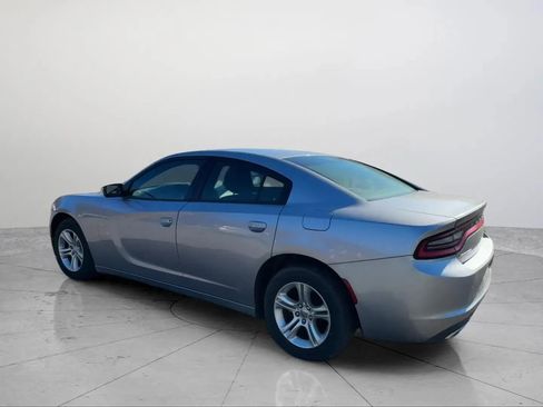 Used 2015 Dodge Charger SE RWD image 4