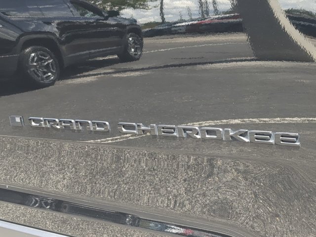Certified 2025 Jeep Grand Cherokee Altitude AWD/4WD image 13