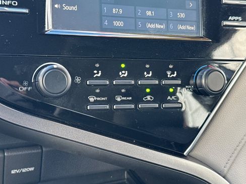 Certified 2018 Toyota Camry LE image 24