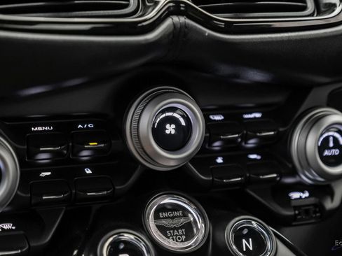 Used 2022 Aston Martin V8 Vantage Coupe RWD image 65