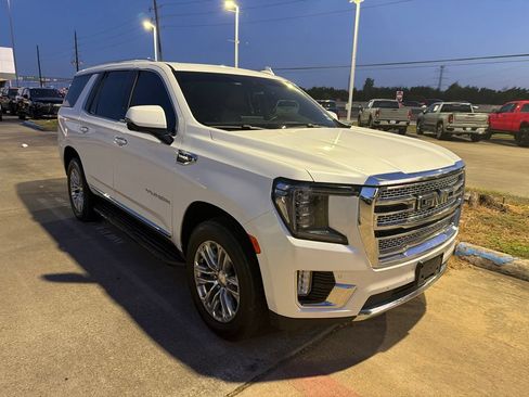 Used 2023 GMC Yukon SLT w/ SLT Premium Package RWD image 2