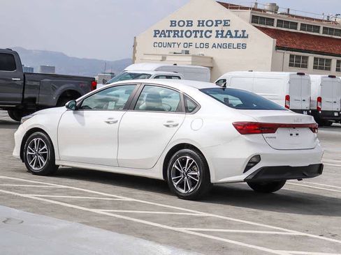 Used 2024 Kia Forte LXS w/ LXS Technology Package FWD image 6