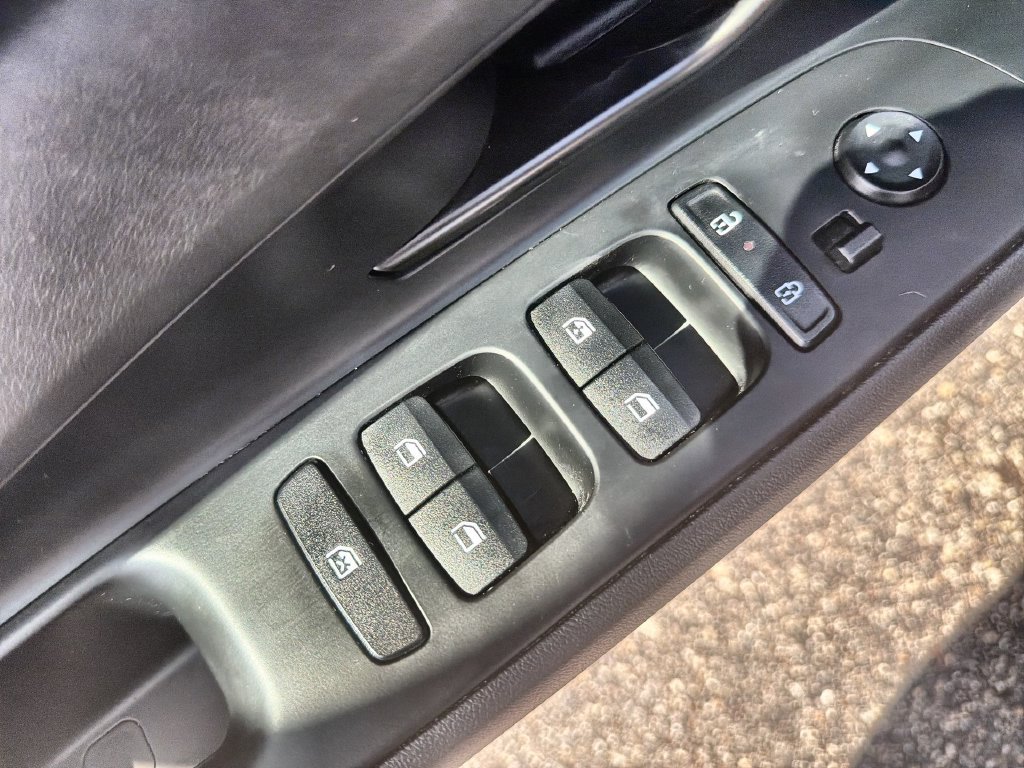 Used 2025 Hyundai Elantra Sport FWD image 15