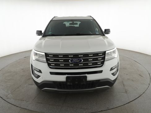 Used 2017 Ford Explorer XLT image 7
