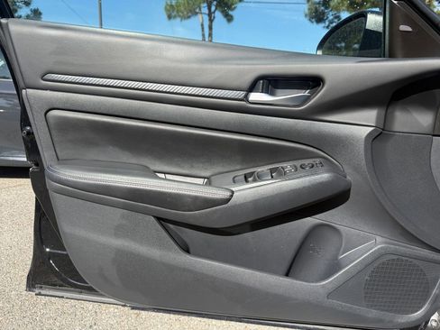 Used 2025 Nissan Altima 2.5 SV image 18