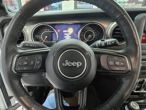 Used 2022 Jeep Wrangler Unlimited Sport image 30