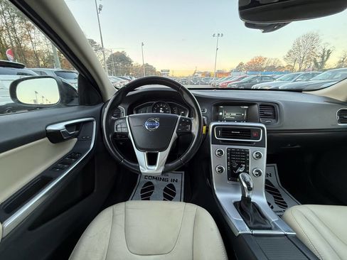 Used 2017 Volvo S60 T5 Dynamic image 14