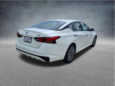 Used 2025 Nissan Altima 2.5 SV FWD image 8