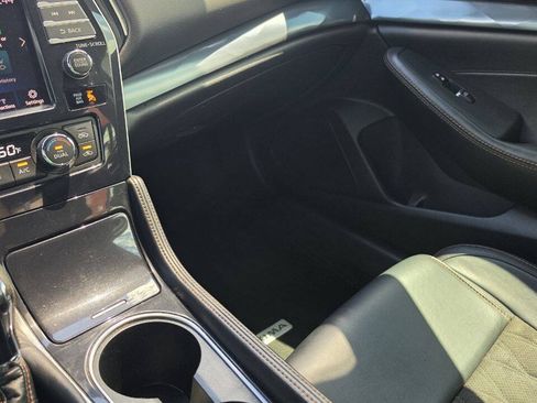 Used 2023 Nissan Maxima SR w/ Sport Mat Group FWD image 11