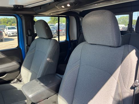 Used 2024 Jeep Gladiator Sport AWD/4WD image 10