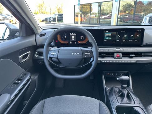 New 2025 Kia K4 LXS image 24