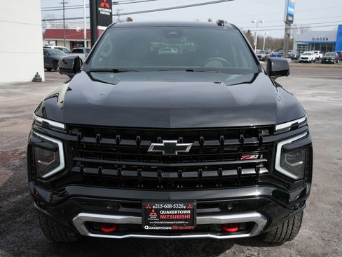 Used 2025 Chevrolet Suburban Z71 image 2