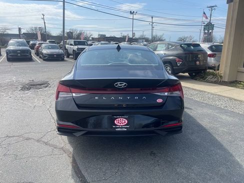 Certified 2023 Hyundai Elantra SEL w/ Preferred Accessory Package FWD image 6