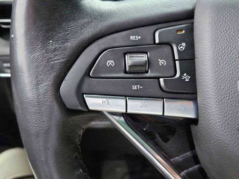 Used 2021 Cadillac Escalade ESV Premium Luxury w/ LPO, Illumination Package RWD image 16