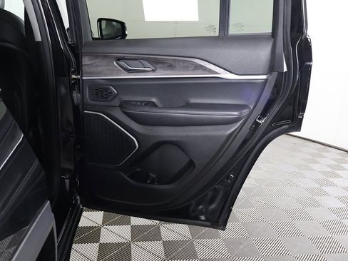 Used 2022 Jeep Grand Cherokee Limited image 28