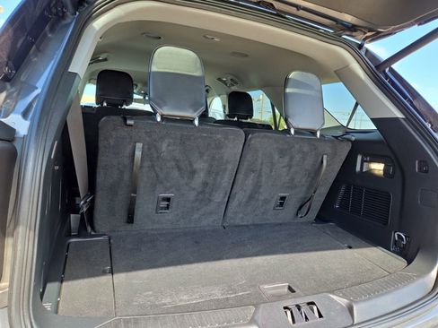 Used 2024 Ford Explorer XLT w/ Equipment Group 202A image 8