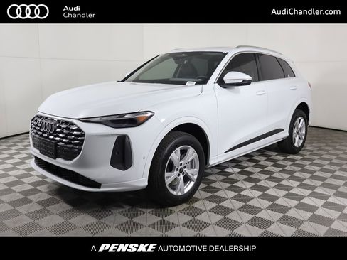 Used 2025 Audi Q5 Premium w/ Convenience Package image 1