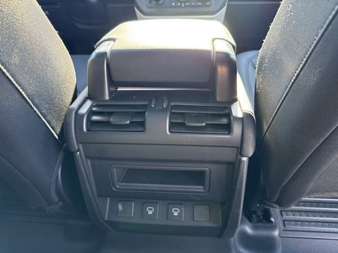 Used 2025 Land Rover Defender 110 S image 34