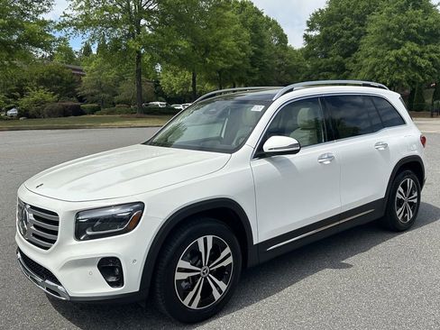 Certified 2025 Mercedes-Benz GLB 250 image 3