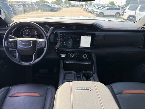 Used 2024 GMC Sierra 2500 AT4 w/ AT4 Preferred Package AWD/4WD image 21