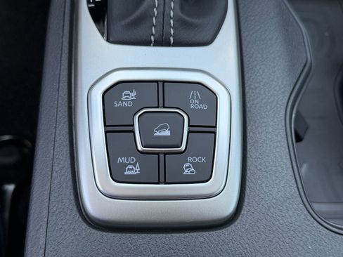 New 2026 Nissan Frontier SV w/ All-Weather Content Package AWD/4WD image 13