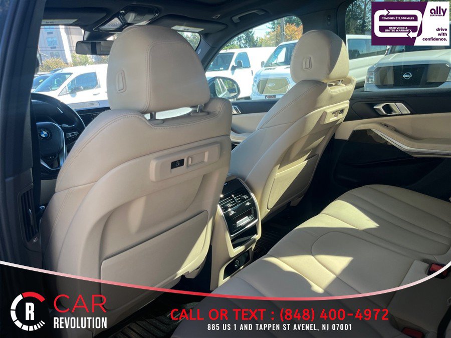 Used 2022 BMW X5 xDrive40i w/ Parking Assistance Package AWD/4WD image 33