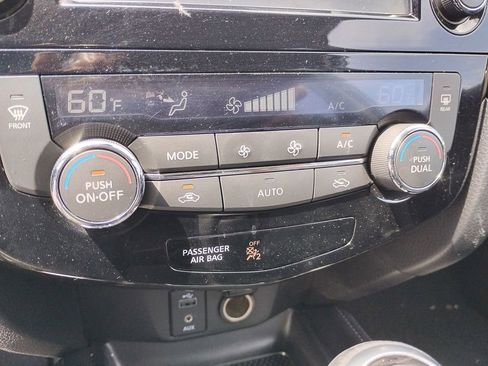 Used 2017 Nissan Rogue SL FWD image 16