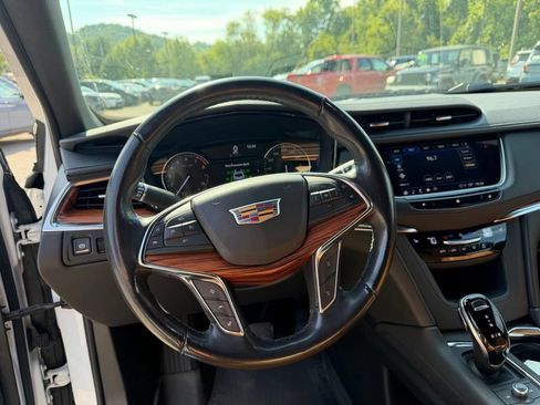 Used 2021 Cadillac XT5 Premium Luxury w/ LPO, Floor Liner Package AWD/4WD image 8