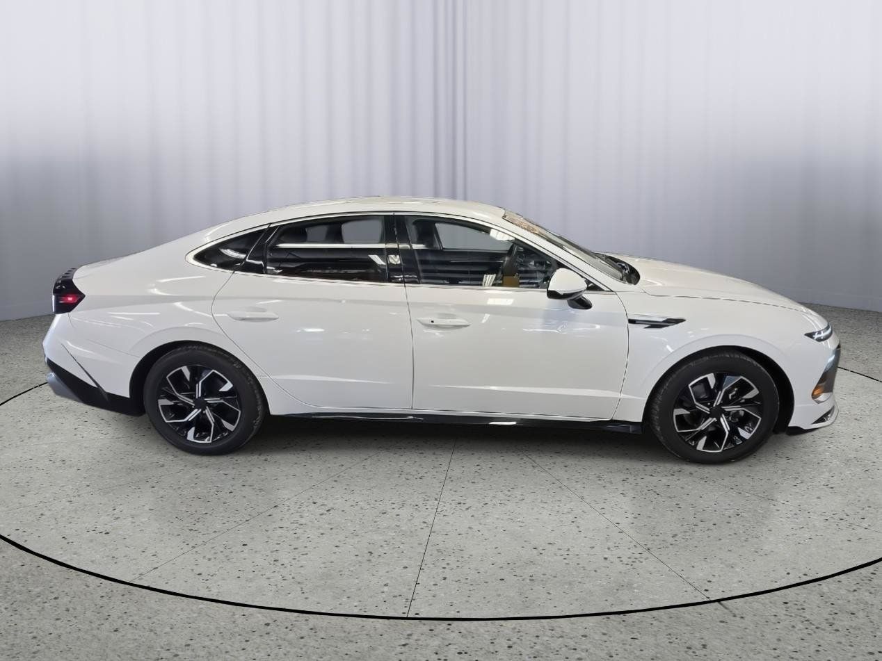 Used 2025 Hyundai Sonata SEL FWD image 9