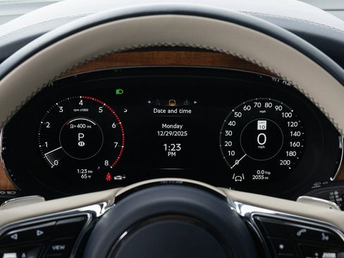 Certified 2025 Bentley Bentayga image 39