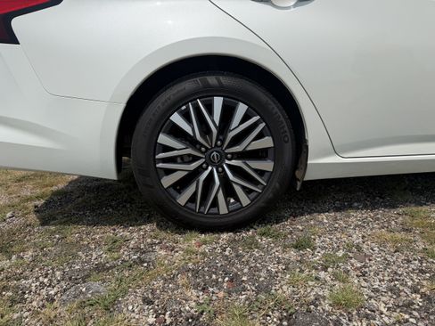 Used 2024 Nissan Altima 2.5 SV w/ SV Premium Package FWD image 14